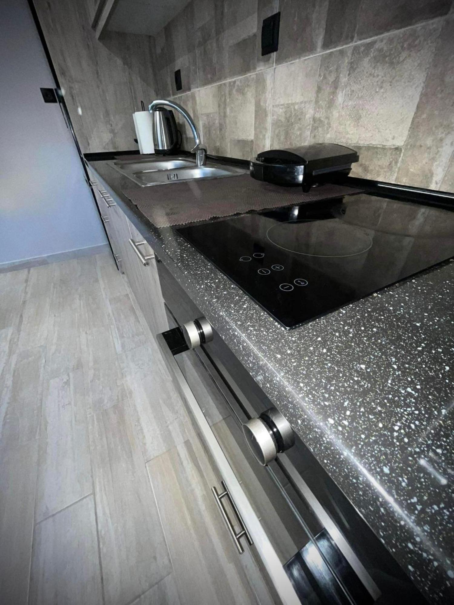 ארטמידה Joannas Airport Luxury Rooms מראה חיצוני תמונה