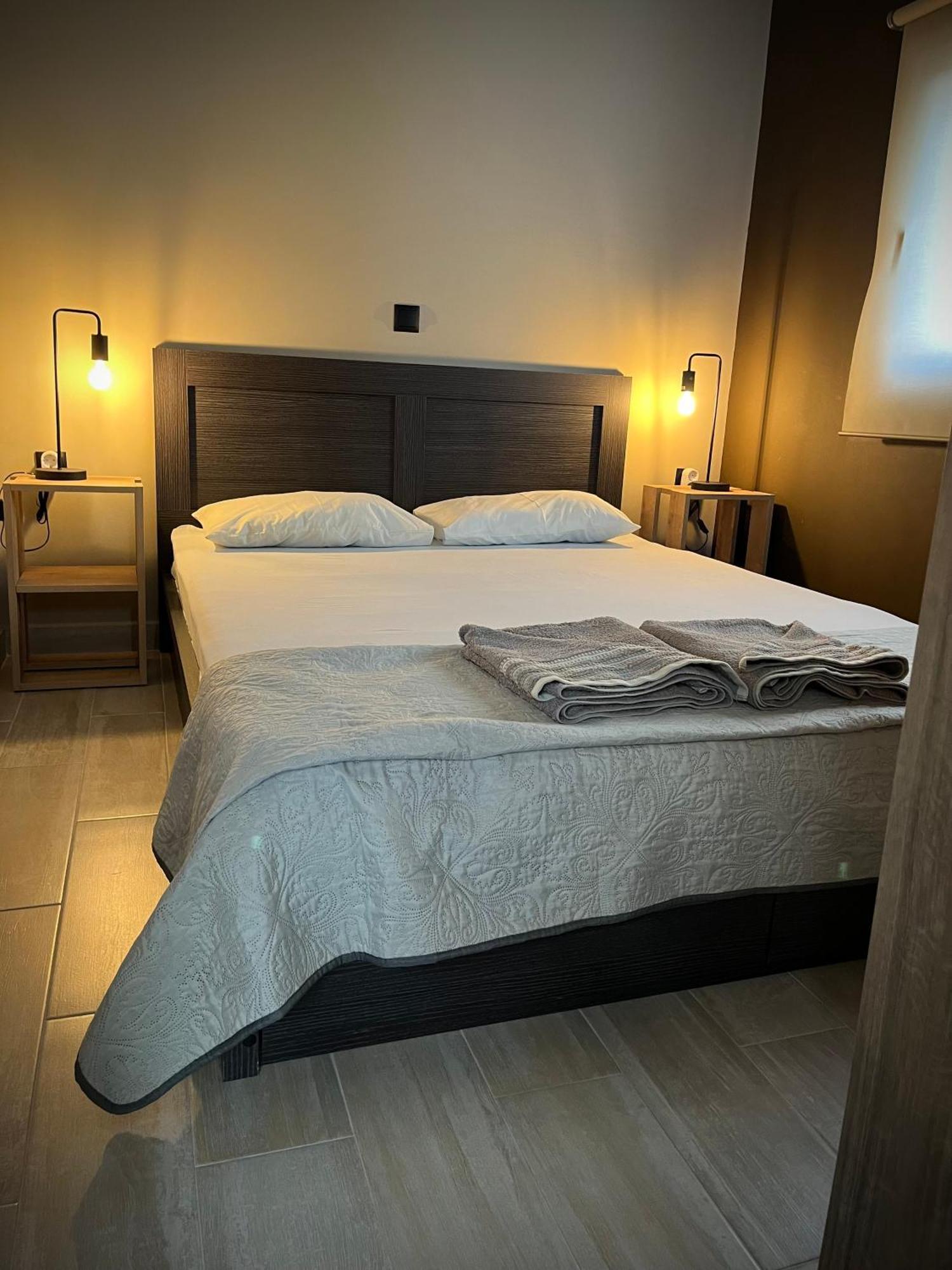 ארטמידה Joannas Airport Luxury Rooms מראה חיצוני תמונה